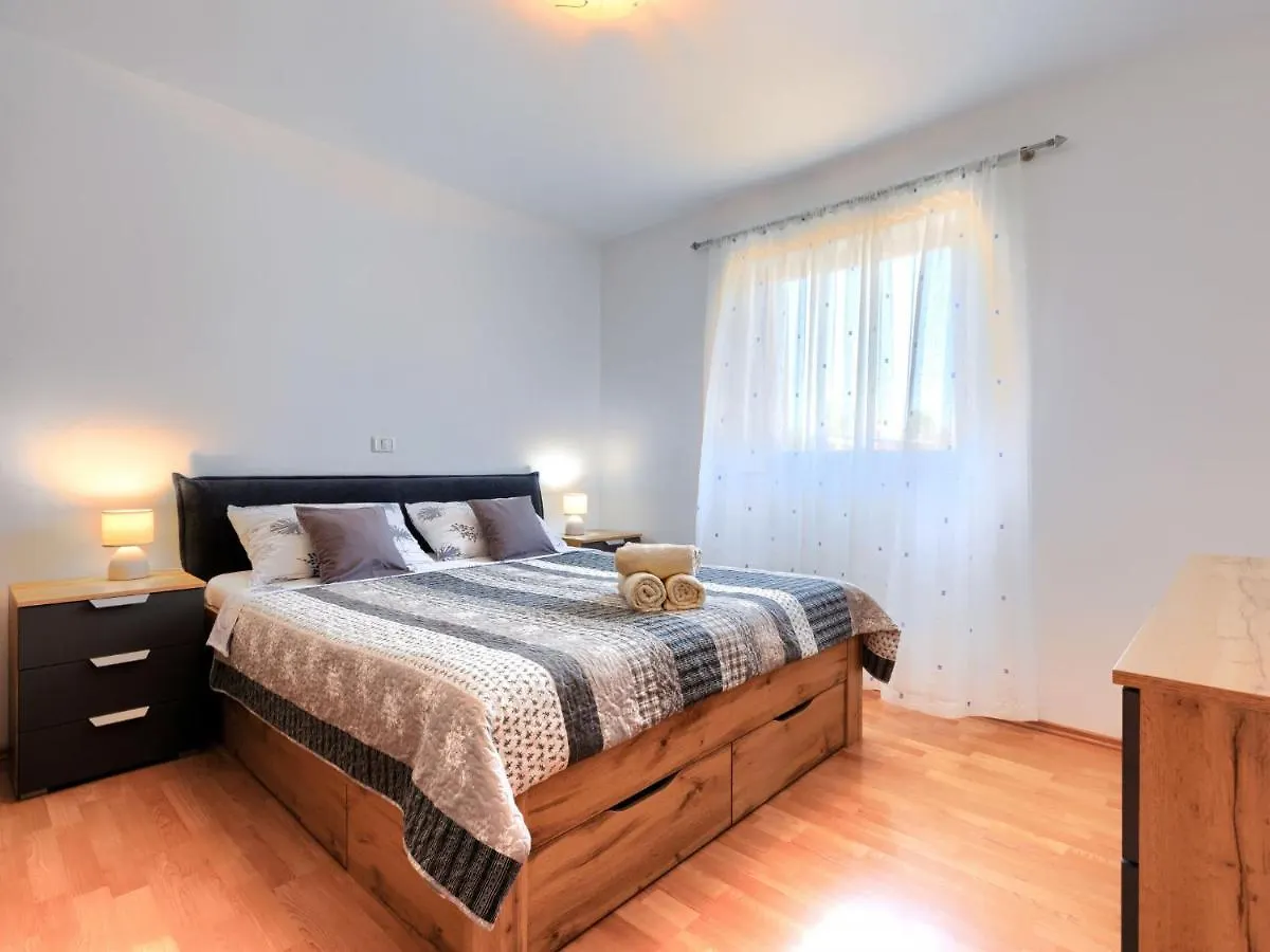Holiday Home Nina - Pul507 By Interhome Fažana
